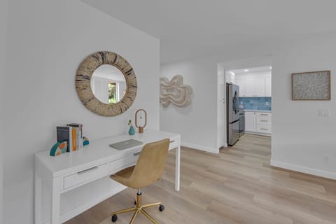 Workspace for remote workers! There is another desk in the guest bedroom. The laptop shown in the photos has been removed.