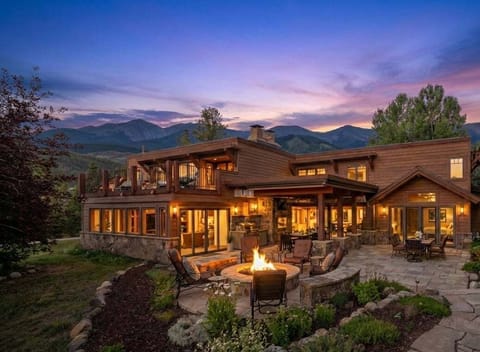 Four Sisters Mountain Haven — Escape the everyday and step into a private luxury lodge designed for unforgettable Keystone memories. 🏔️✨