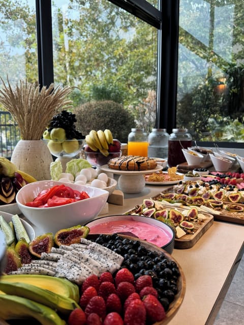 Daily buffet breakfast for a fee