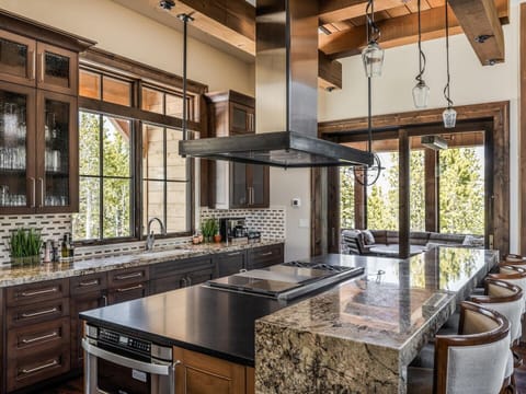 House, 6 Bedrooms | Private kitchen | Coffee/tea maker