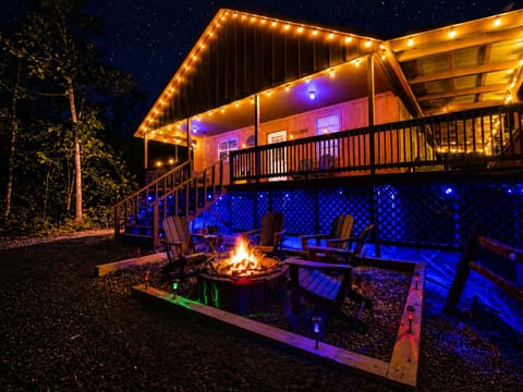 Amazing cabin with epic lights, fire pit