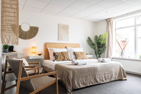 Enjoy a relaxing family holiday in Zeeland near the sea
Geniet van een ontspannen gezinsvakantie in Zeeland aan zee
Genießt einen erholsamen Familienurlaub in Zeeland am Meer