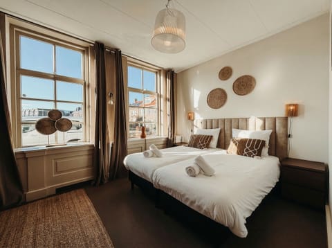 Cozy stay in Zoutelande 🇳🇱 — perfect for two, with your own dining space and private bathroom.