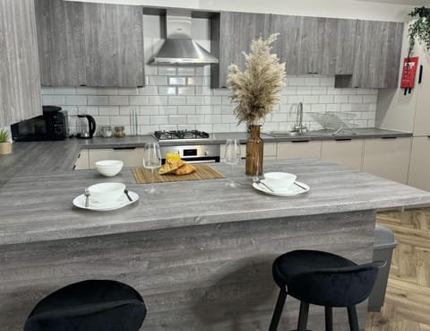 Apartment | Private kitchen | Fridge, microwave, oven, stovetop