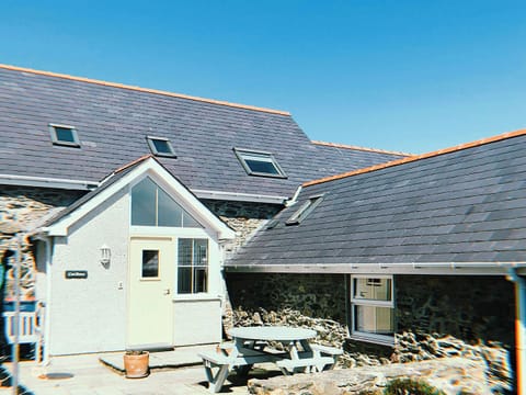 Exterior | Cwt Drecs - Penrhyn Farm Cottages, Llanfwrog, near Holyhead