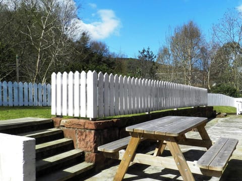 Sitting-out-area | Craigard Cottage, Corrie, Isle of Arran