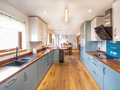 Kitchen | Beinn View House, Conon Bridge