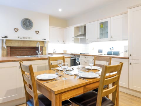 Dining Area | Cobbler’s Cottage - Correction House Lane Cottages, Alnwick