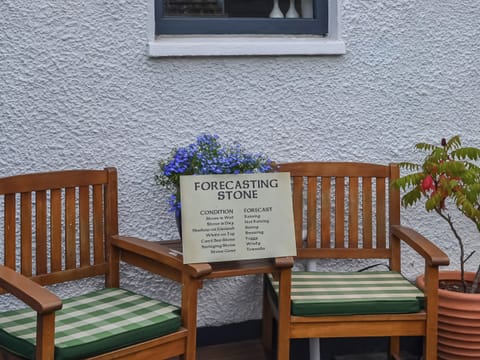 Sitting-out-area | Douneside Cottage, Inverness