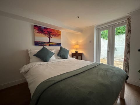 Apartment, Private Bathroom (Flat F) | Premium bedding, travel crib, free WiFi, bed sheets