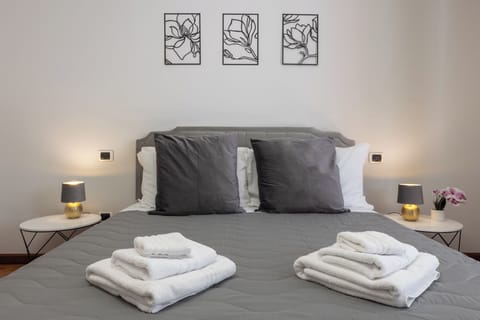 Memory foam beds, in-room safe, desk, laptop workspace