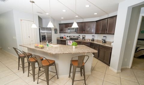 House | 4 bedrooms, high-speed internet