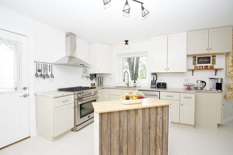 Everything is within easy reach for the chef of the house.