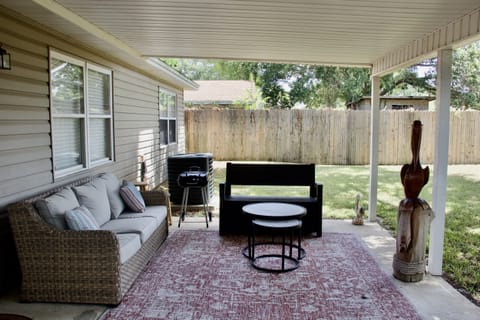🌿✨Step into a world of relaxation as you unwind on our inviting patio. Perfect for sipping morning coffee or enjoying starlit evenings. Your peaceful retreat awaits. ☕🌙 #PatioPerfection #OutdoorOasis 