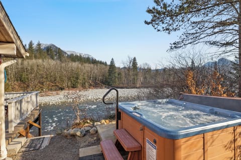 Welcome to Jaybird Cabin and your new view!