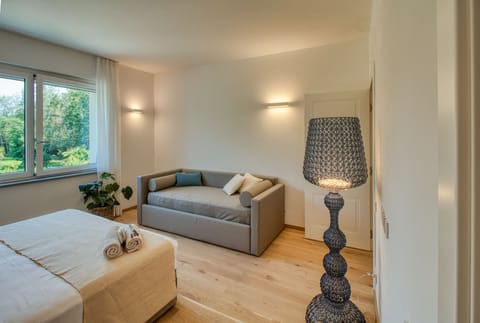 Junior Triple Room, Garden View | Soundproofing, WiFi