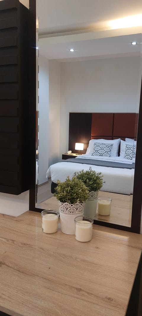Premium bedding, down comforters, in-room safe, iron/ironing board