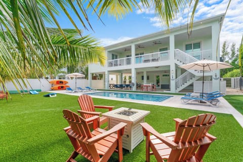 Backyard serenity meets tropical style. Lounge under the palms, grill by the pool, or unwind by the firepit as the sun sets over your private Emerald Oasis. Every detail invites relaxation and effortless island living.