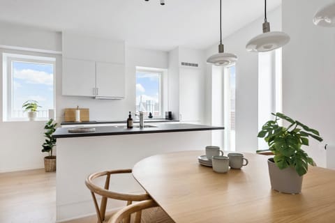 Dining area with 4 seats