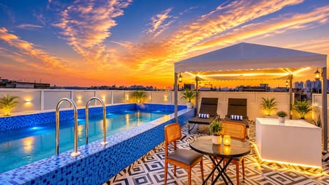 Rooftop pool