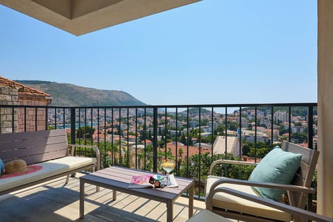 Apartment (2 Bedrooms) | Balcony