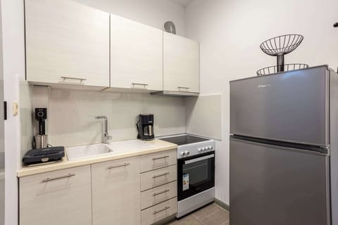 Fully Equipped Kitchen with Stove, Oven, and Ample Storage Space

