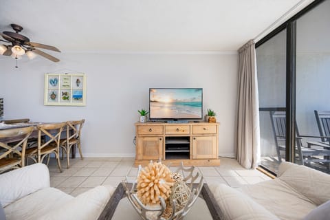 Condo, 2 Bedrooms | Living area