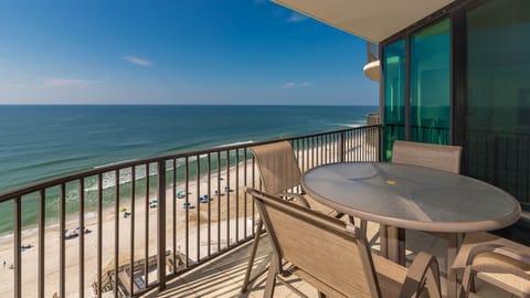 Condo, 2 Bedrooms | Property grounds