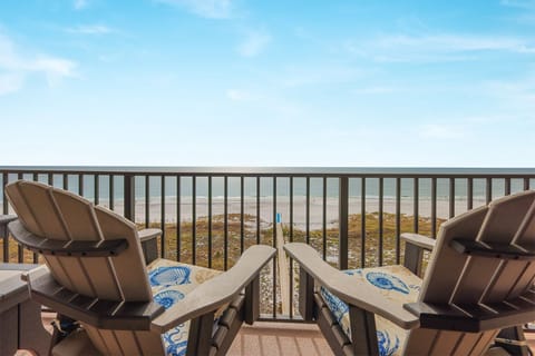 Condo, 3 Bedrooms | Property grounds