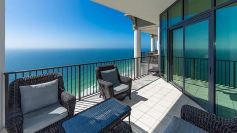 Condo, 3 Bedrooms | Property grounds