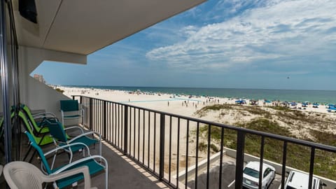 Condo, 3 Bedrooms | Property grounds