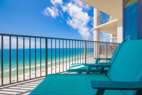 Condo, 3 Bedrooms | Property grounds