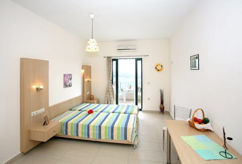 Studio | Iron/ironing board, free cribs/infant beds, free WiFi, bed sheets