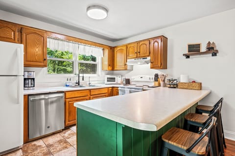 Fully stocked kitchen for all your cooking needs!