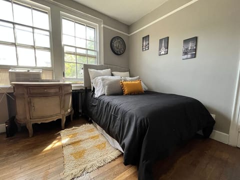 Queen Studio Bed