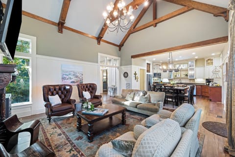 Spacious open lay-out, high ceilings and high-end design provide a luxurious beach vacation!