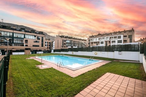 Property building,Garden,Swimming pool