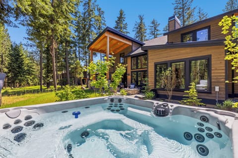 Gated Suncadia Retreat | Hot Tub/Epic GameRm & Outdoor Fireplace + 1PM In/Out House in Roslyn