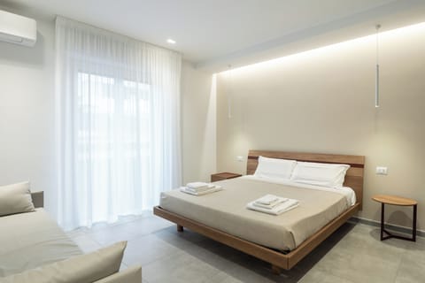 Premium bedding, pillowtop beds, desk, laptop workspace