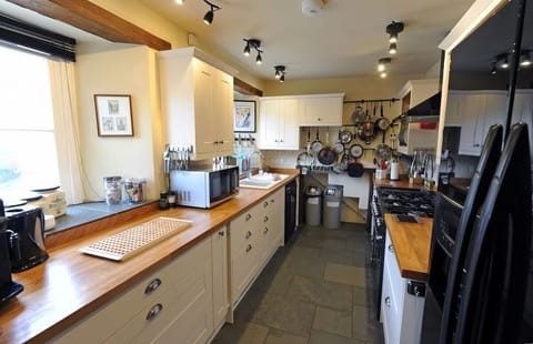 Upper Porthmawr - 5 Bedroom Cottage - Whitesands (19055)