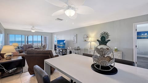 Enjoy modern beach decor and full gulf views