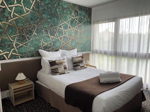Soundproofing, iron/ironing board, free WiFi