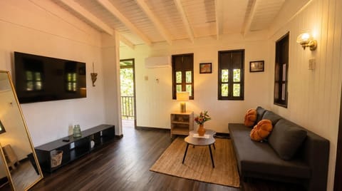 Traditional Villa, Non Smoking, Kitchenette | Living area | 32-inch Smart TV with digital channels