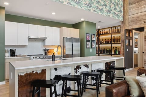 Fully equipped kitchen with 4 person seating, Keurig coffee maker with coffee provided, and everything you`d need to make a home cooked meal