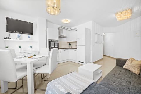 Apartment | Dining room