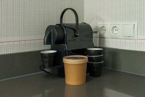 Start your day right with a fresh brew from this sleek, modern coffee machine.

Goedkoop en comfortabel overnachten in het centrum van Tilburg! Perfecte studio's en appartementen voor een dagje Efteling of Beekse Bergen