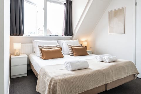 Vakantie Zeeland met luxe boxspring en gezellige zithoek
Holiday Zeeland with luxury box-spring and comfy seating
Urlaub Zeeland mit luxuriösem Boxspringbett und Sitzecke
