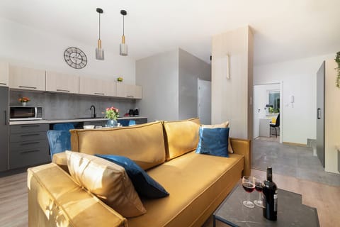 Comfort Apartment | Living area | Flat-screen TV