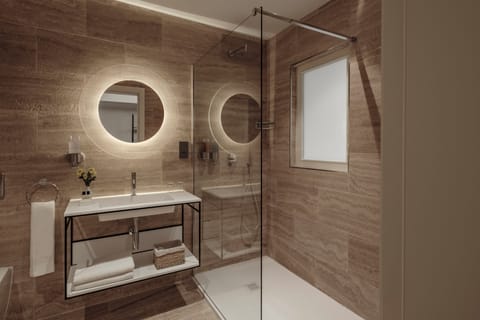 Deluxe Triple Room, Courtyard View | Premium bedding, minibar, in-room safe, desk