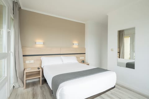 Standard Double or Twin Room | Desk, laptop workspace, free WiFi